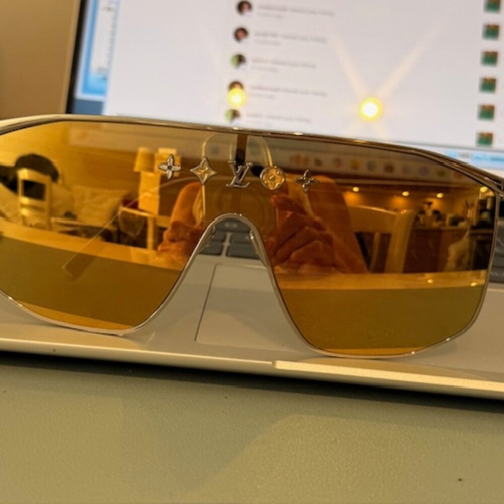 LOUIS VUITTON SUNGLASSES - Picture 3 of 5